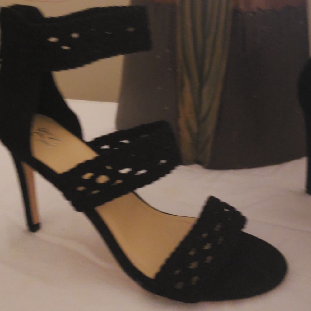 Shoes - Picture 3 of 4